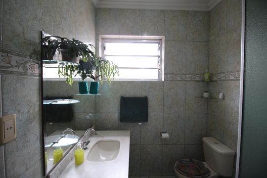 Banheiro de apartamento à venda com 2 quartos, 85m² em Sarandi, Porto Alegre
