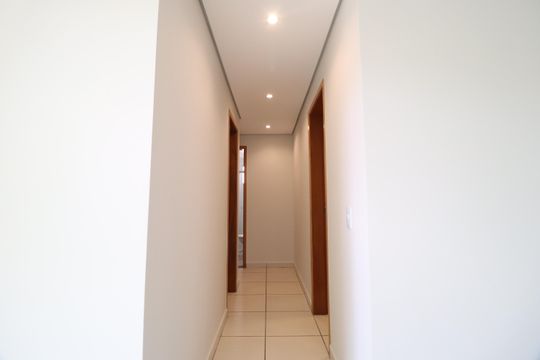 Corredor de apartamento para alugar com 3 quartos, 67m² em Presidente Roosevelt, Uberlândia
