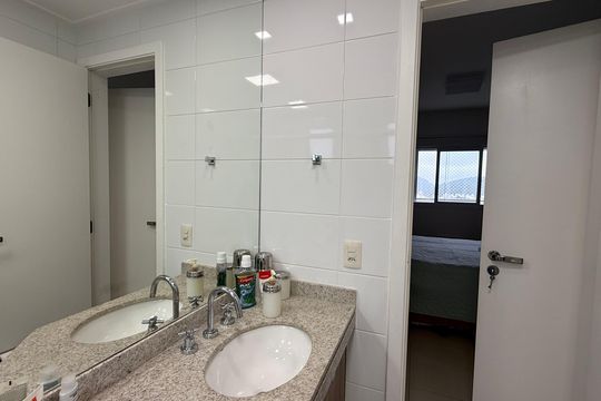 Banheiro Suíte de apartamento para alugar com 3 quartos, 100m² em Jardim Belmar, Guarujá