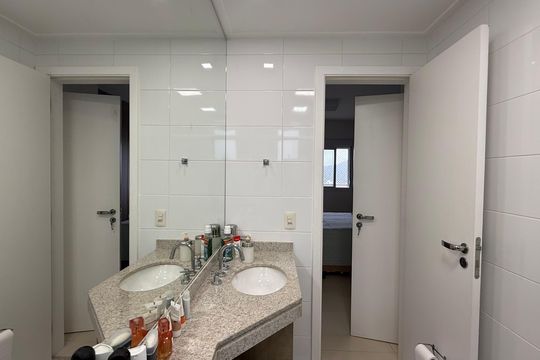 Banheiro Suíte de apartamento para alugar com 3 quartos, 100m² em Jardim Belmar, Guarujá
