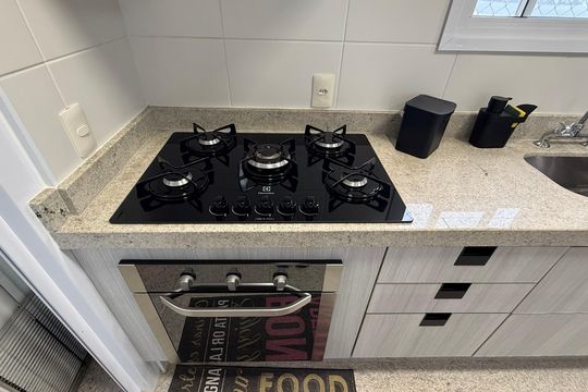 Cozinha de apartamento para alugar com 3 quartos, 100m² em Jardim Belmar, Guarujá