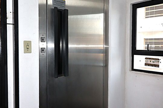 Área comum - Elevador de apartamento para alugar com 2 quartos, 80m² em Auxiliadora, Porto Alegre
