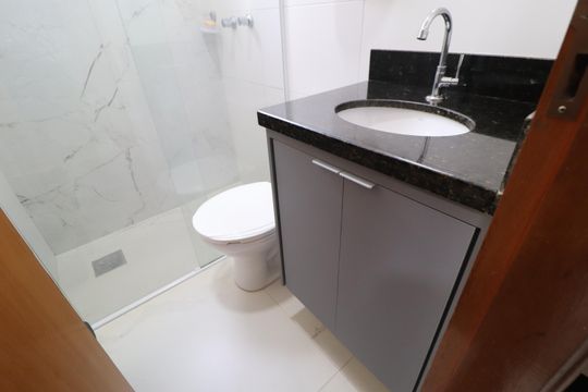 Banheiro Social de casa para alugar com 2 quartos, 150m² em Shopping Park, Uberlândia