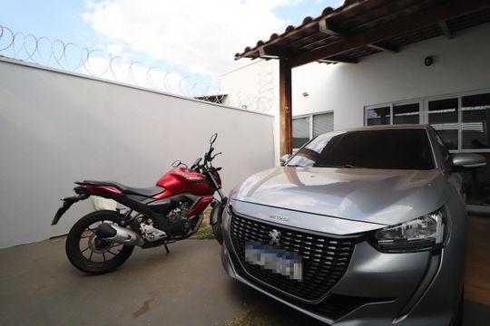 Garagem de casa para alugar com 2 quartos, 150m² em Shopping Park, Uberlândia