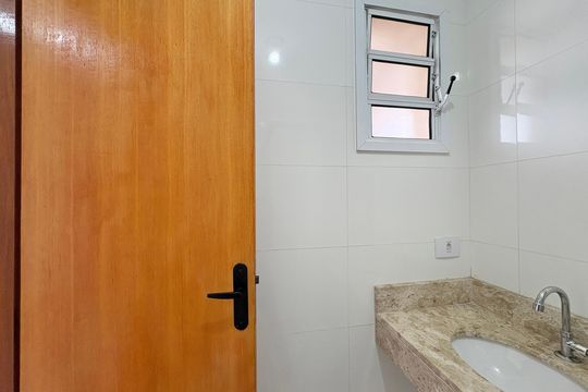 Banheiro de apartamento para alugar com 1 quarto, 50m² em Jardim Mangalot, São Paulo
