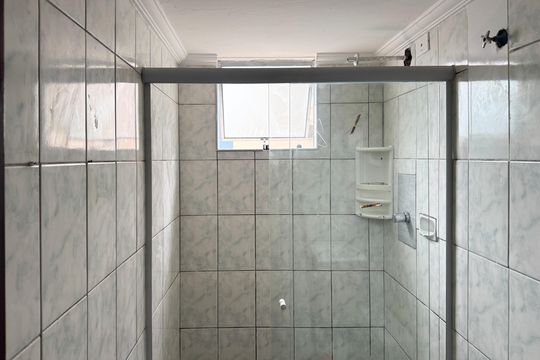 Banheiro Social de apartamento para alugar com 2 quartos, 52m² em Santa Terezinha, São Bernardo do Campo