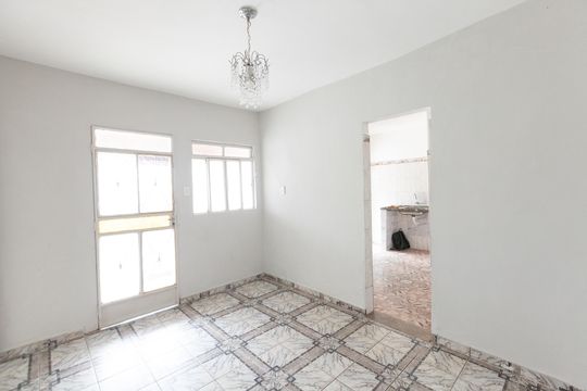 Casa para alugar com 2 quartos, 300m² em Industrial, Contagem