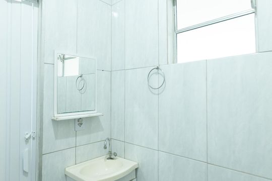 Casa para alugar com 2 quartos, 300m² em Industrial, Contagem