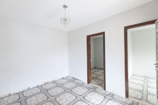 Casa para alugar com 2 quartos, 300m² em Industrial, Contagem