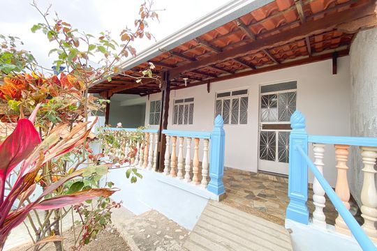 Casa para alugar com 2 quartos, 300m² em Industrial, Contagem
