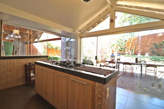 Cozinha de casa para alugar com 3 quartos, 630m² em Tubalina, Uberlândia