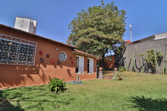 Quintal - Jardim de casa para alugar com 3 quartos, 630m² em Tubalina, Uberlândia