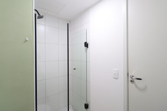 Banheiro de apartamento para alugar com 2 quartos, 42m² em Lapa de Baixo, São Paulo