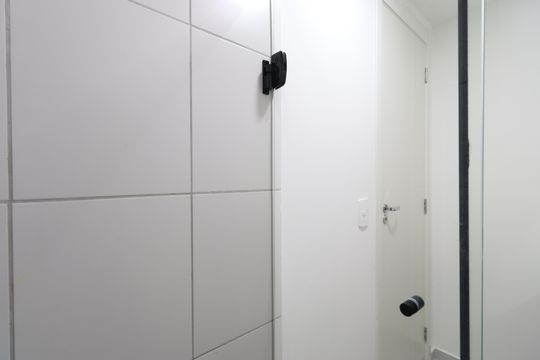 Banheiro de apartamento para alugar com 2 quartos, 42m² em Lapa de Baixo, São Paulo