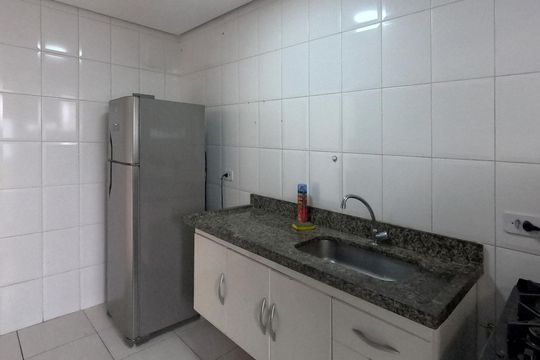 Cozinha de apartamento para alugar com 1 quarto, 54m² em Aparecida, Santos