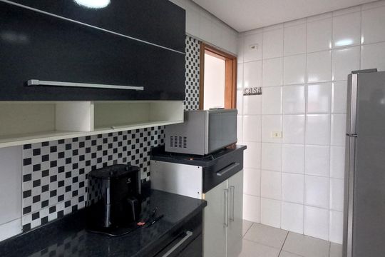 Cozinha de apartamento para alugar com 1 quarto, 54m² em Aparecida, Santos