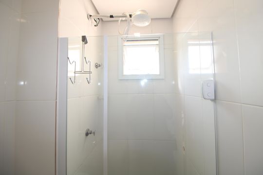 Banheiro de kitnet/studio para alugar com 1 quarto, 30m² em Vila Dom Pedro Ii, São Paulo