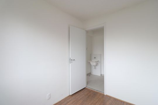 Quarto 1 de apartamento para alugar com 2 quartos, 34m² em Parque Industrial Tomas Edson, São Paulo