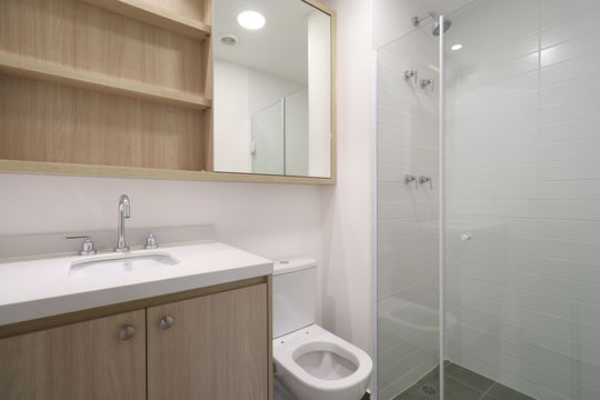 Banheiro Social de apartamento para alugar com 3 quartos, 93m² em Vila Anastácio, São Paulo