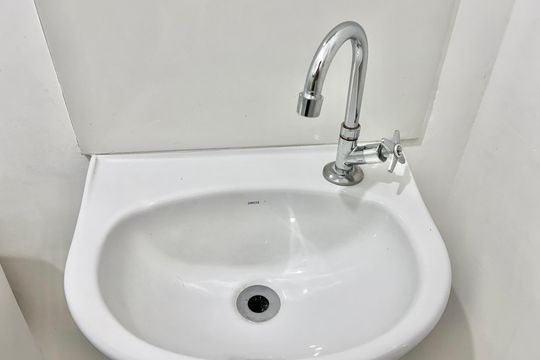 Banheiro de kitnet/studio para alugar com 1 quarto, 22m² em Mooca, São Paulo