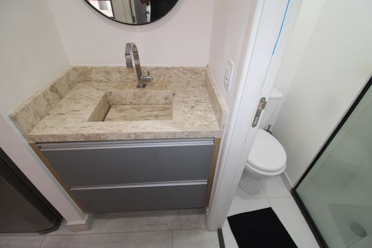 Banheiro de apartamento à venda com 1 quarto, 37m² em Parada Inglesa, São Paulo