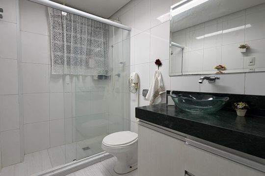 Banheiro de apartamento para alugar com 2 quartos, 62m² em Embaré, Santos