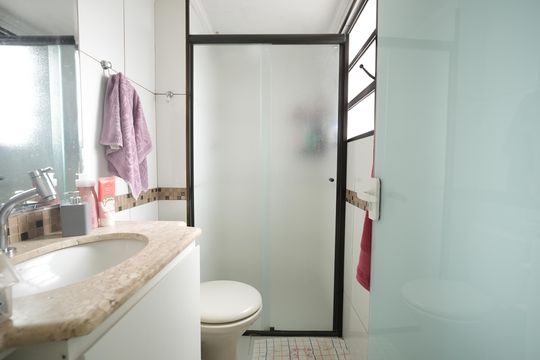 Banheiro Social de apartamento à venda com 2 quartos, 48m² em Vila Aquilino, Santo André