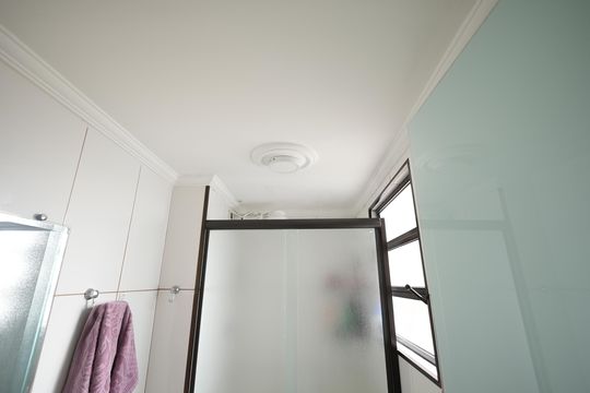 Banheiro Social de apartamento à venda com 2 quartos, 48m² em Vila Aquilino, Santo André
