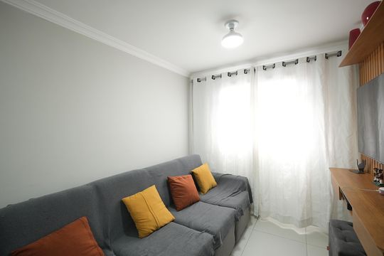 Sala de apartamento à venda com 2 quartos, 48m² em Vila Aquilino, Santo André