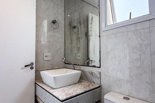 Banheiro da Suíte de apartamento para alugar com 3 quartos, 80m² em Vila Bertioga, São Paulo