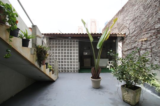 Quintal de casa à venda com 3 quartos, 150m² em Vila Morse, São Paulo