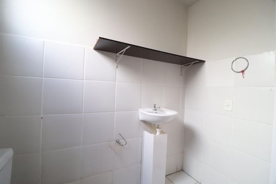 Banheiro Social de apartamento para alugar com 2 quartos, 44m² em Mansour, Uberlândia