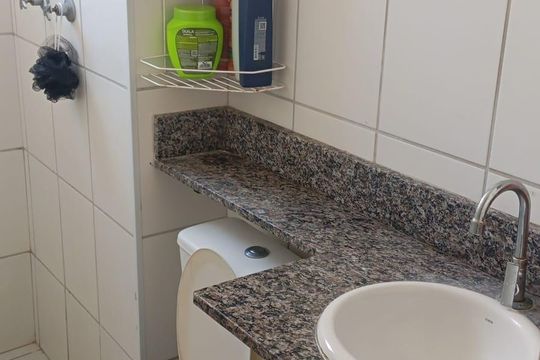 Banheiro de apartamento à venda com 2 quartos, 52m² em Vila Campos Sales, Jundiaí