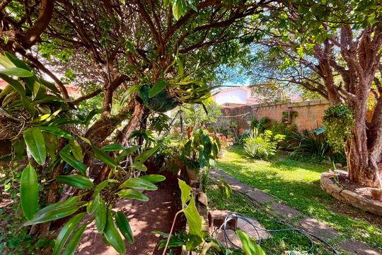 Jardim de casa à venda com 3 quartos, 448m² em Taquaral, Campinas