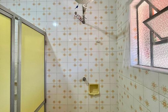 Banheiro edícula  de casa à venda com 3 quartos, 448m² em Taquaral, Campinas