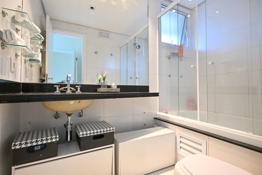 Banheiro Suíte de apartamento para alugar com 1 quarto, 76m² em Vila Suzana, São Paulo