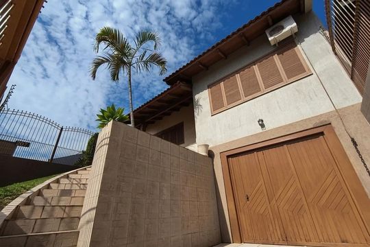Fachada de casa para alugar com 3 quartos, 202m² em Dom Feliciano, Gravataí