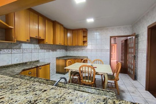 Cozinha de casa para alugar com 3 quartos, 202m² em Dom Feliciano, Gravataí