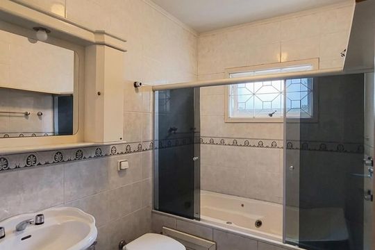 Banheiro de casa para alugar com 3 quartos, 202m² em Dom Feliciano, Gravataí