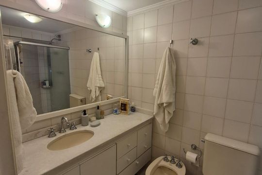 Banheiro de apartamento à venda com 4 quartos, 156m² em Vila Pirajussara, São Paulo