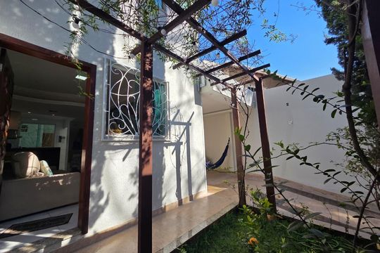 Área externa de casa à venda com 2 quartos, 114m² em Jardim Atlântico, Belo Horizonte
