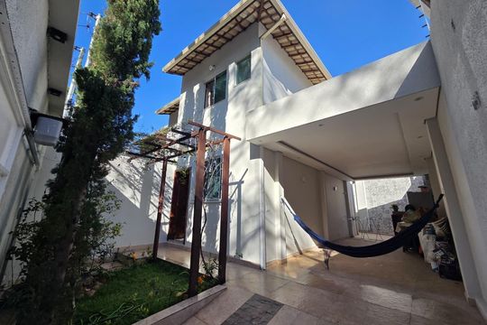Área externa de casa à venda com 2 quartos, 114m² em Jardim Atlântico, Belo Horizonte