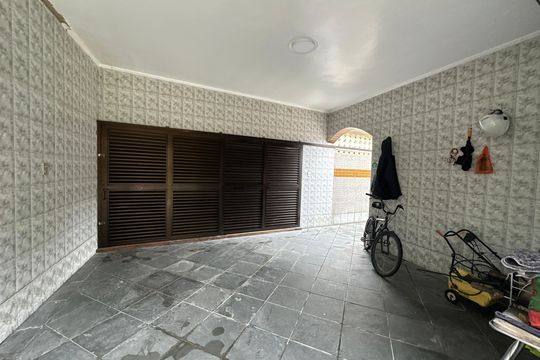 Garagem de casa para alugar com 4 quartos, 330m² em Japuí, São Vicente
