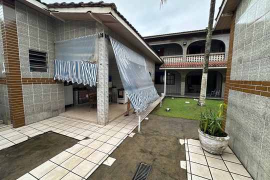 Quintal de casa para alugar com 4 quartos, 330m² em Japuí, São Vicente