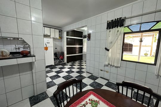 Cozinha de casa para alugar com 4 quartos, 330m² em Japuí, São Vicente