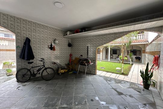 Garagem de casa para alugar com 4 quartos, 330m² em Japuí, São Vicente