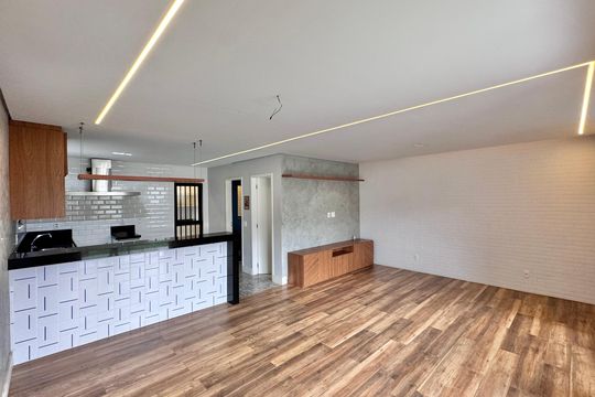Sala de casa de condomínio à venda com 4 quartos, 180m² em Guaratiba, Rio de Janeiro