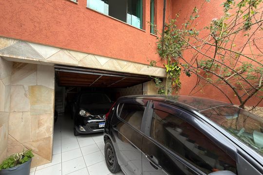 Garagem de casa à venda com 3 quartos, 256m² em Anchieta, São Bernardo do Campo