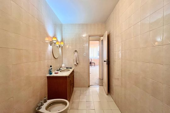 Banheiro  de apartamento à venda com 3 quartos, 139m² em Copacabana, Rio de Janeiro