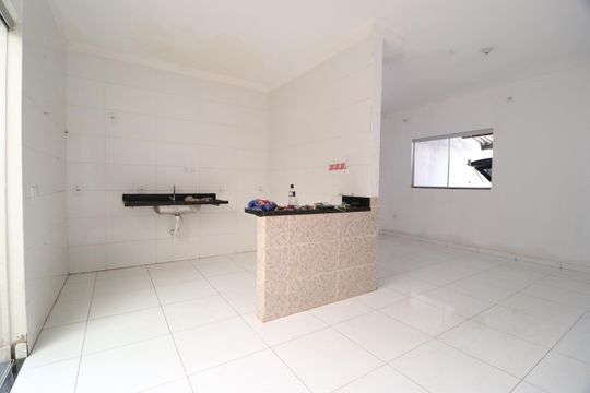 Cozinha de casa para alugar com 2 quartos, 50m² em Residencial Integração, Uberlândia